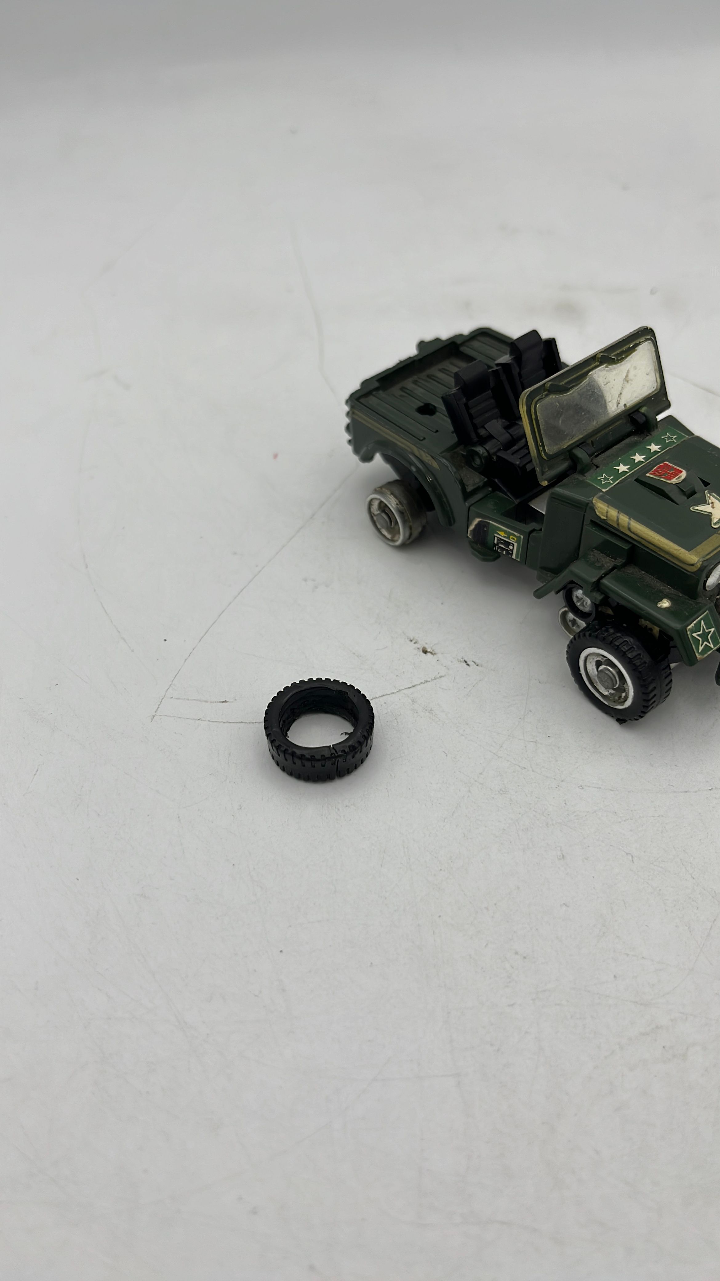 Hasbro The Transformers Hound Vintage Figure 1984 (used) Incomplete view 3