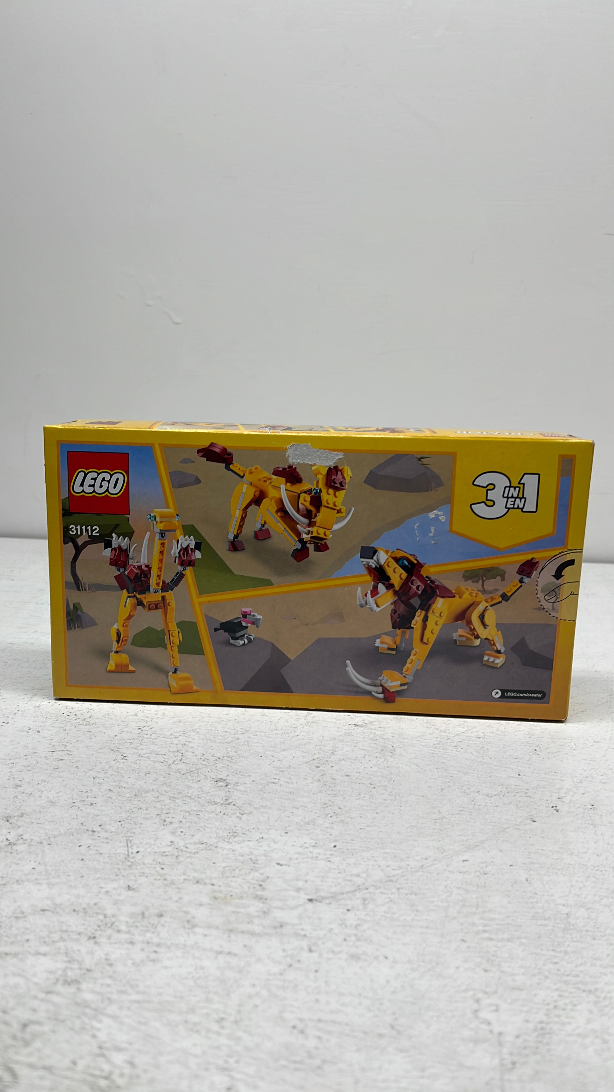 Lego 31112 Creator Wild Lion 2021 view 3