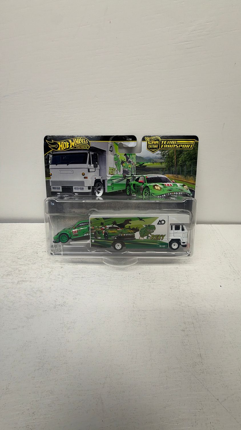 Mattel Hot Wheels Team Transport Porsche 911 GT3 R (992) Fleet Flyer