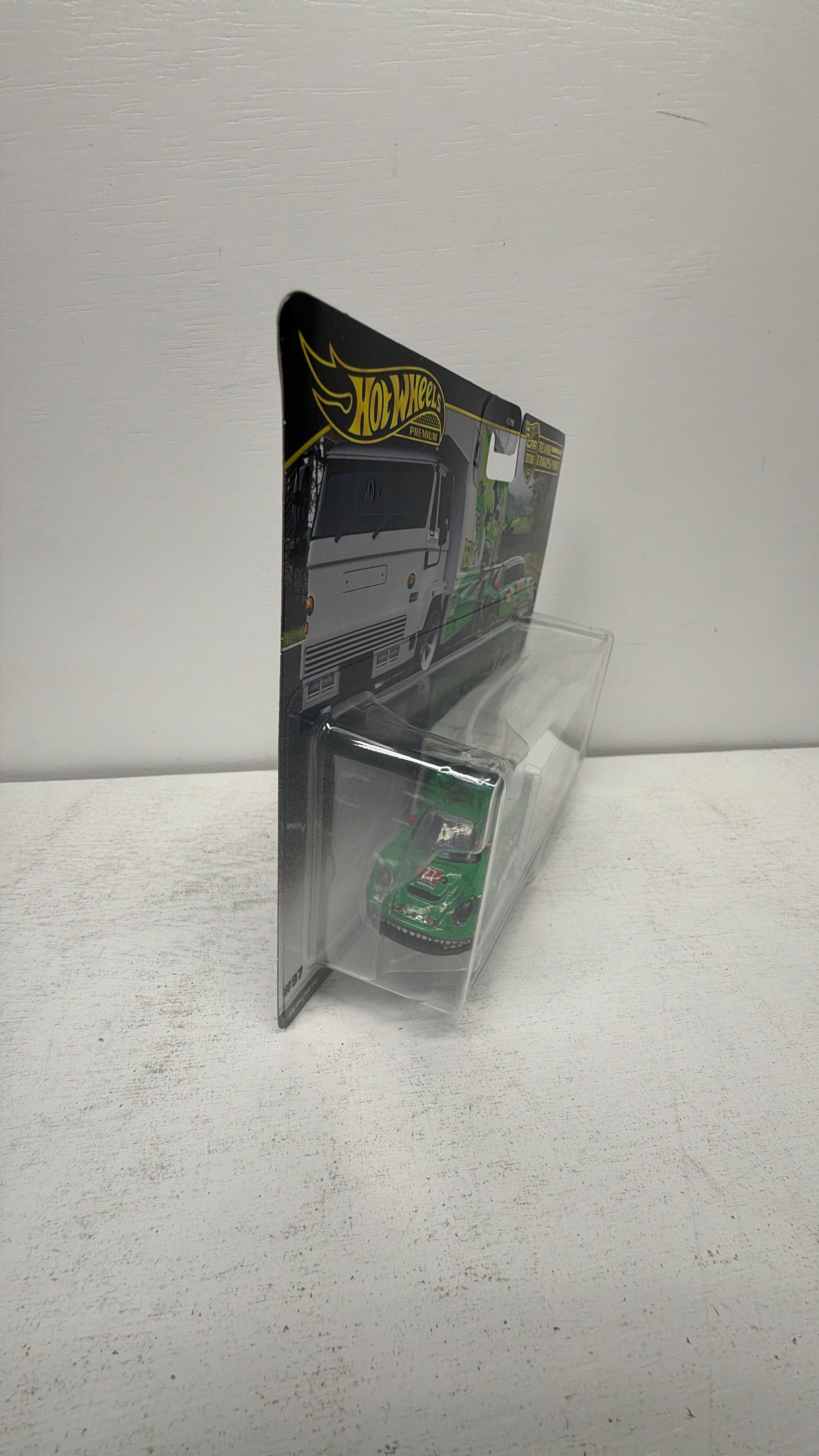Mattel Hot Wheels Team Transport Porsche 911 GT3 R (992) Fleet Flyer view 2