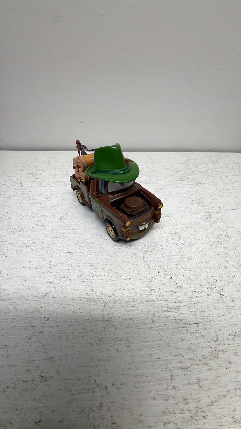 Disney Pixar Cars - MATERHOSEN MATER Disney Store - 1:43 Diecast