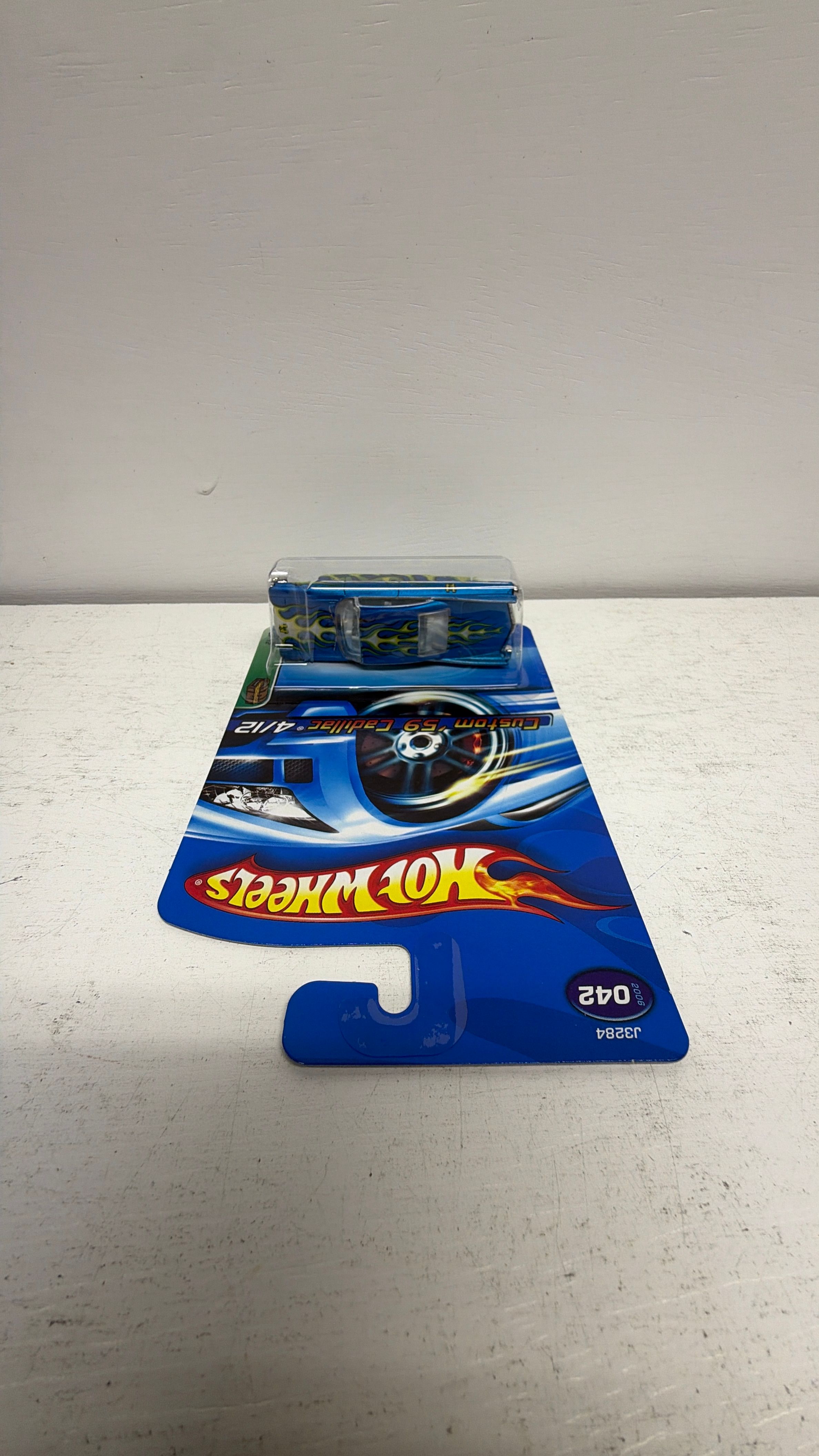 Mattel Hot Wheels Custom 1959 Cadillac Super Treasure Hunt 4/12 view 3