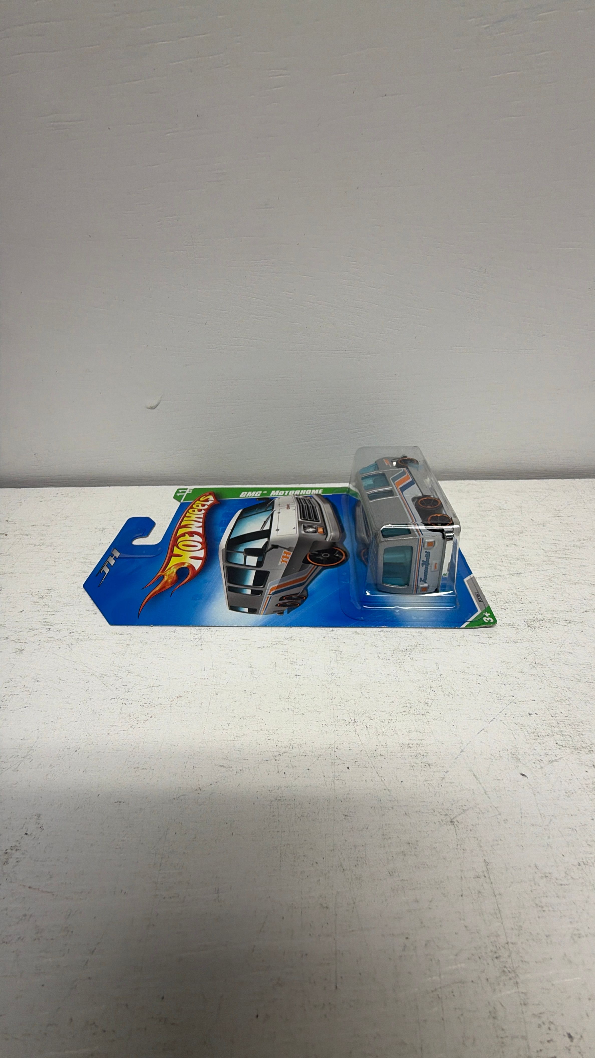 Mattel Hot Wheels GMC Motorhome Treasure Hunt 2009 view 3