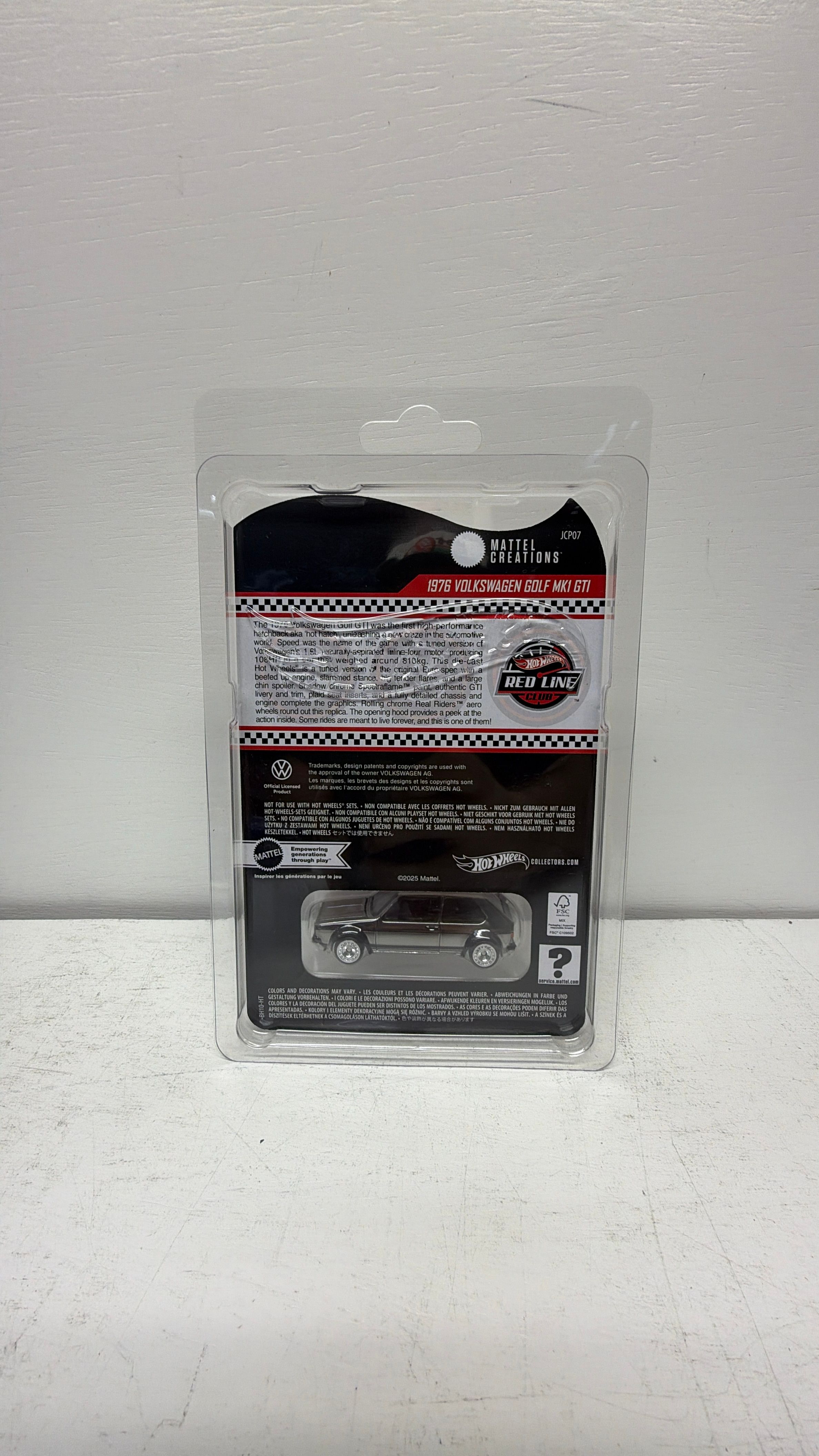 Mattel Hot Wheels RLC 1976 Volkswagen Golf MK1 GTI JCP07-9893 1/64 view 2