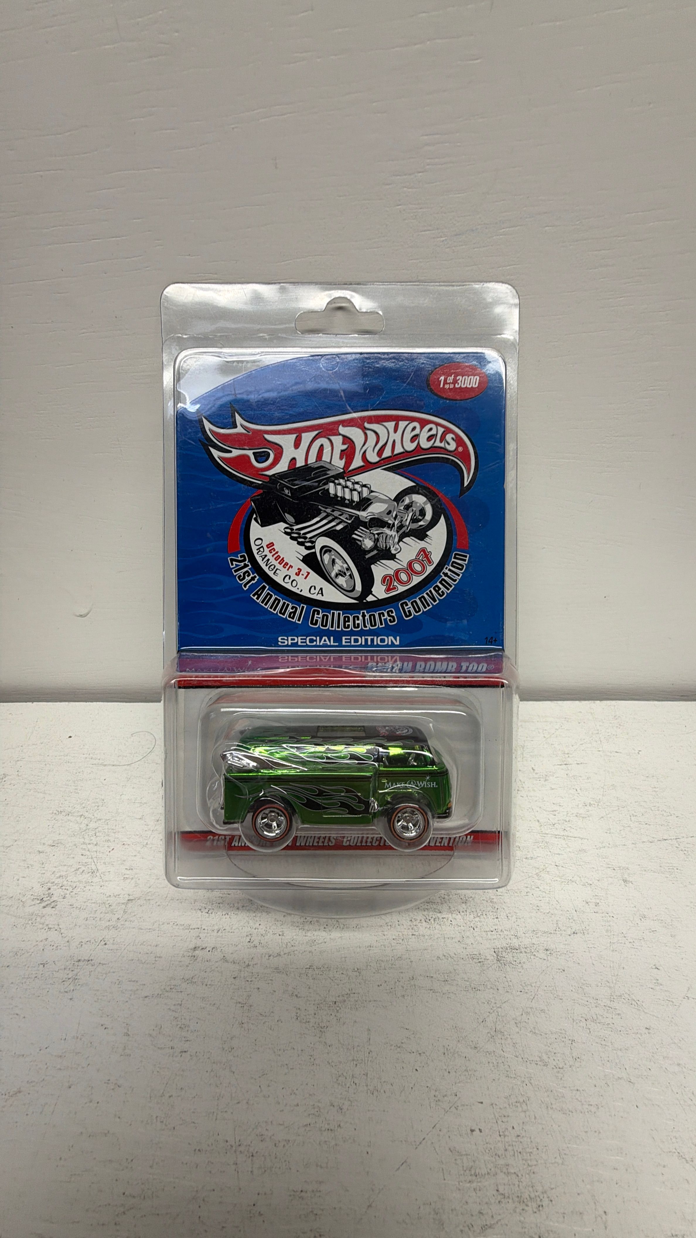 Mattel Hot Wheels Volkswagen Beach Bomb Too 2007 21st Convention Redline 1 of 3000 view 2