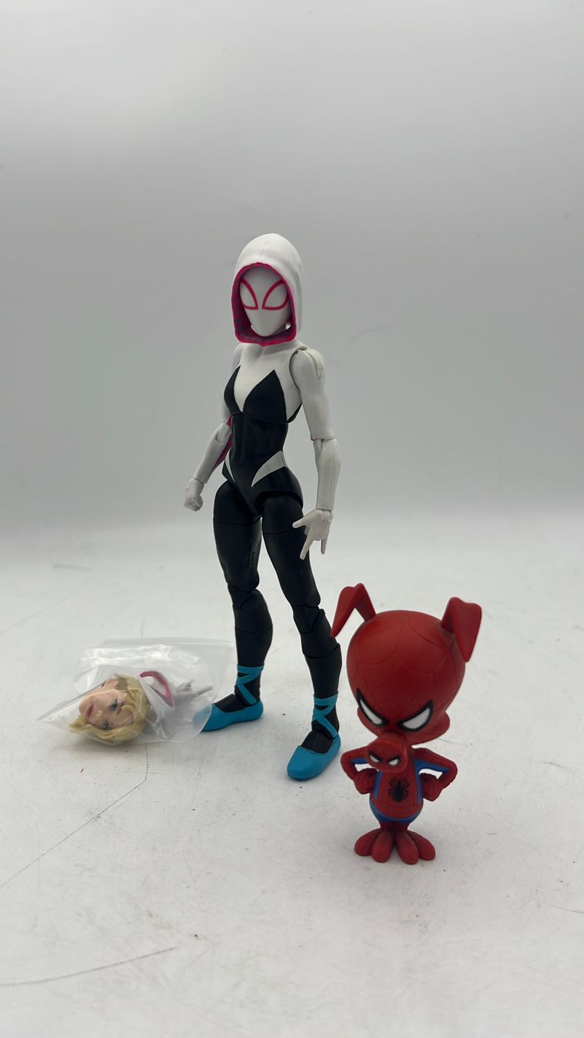 Hasbro Marvel Legends Spiderverse Spider Gwen Figure 2019 (used)