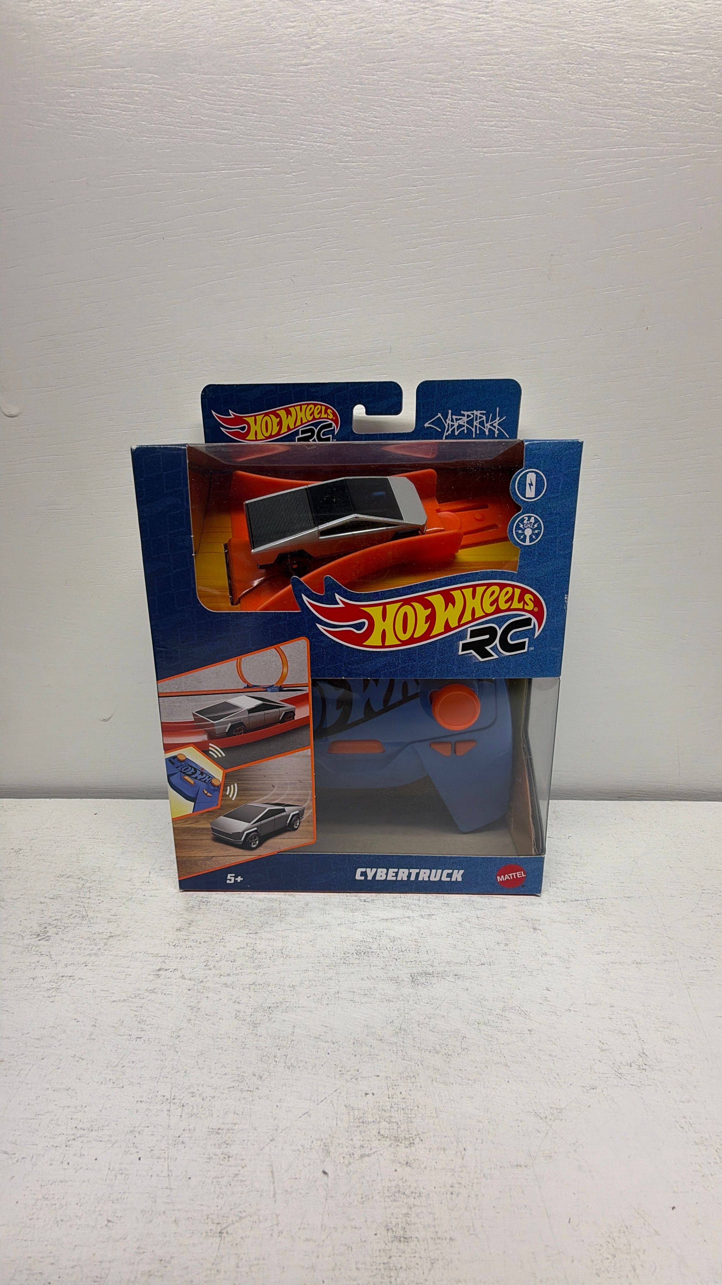 Mattel Hot Wheels RC TESLA CYBERTRUCK 1/64 GXG30 Remote Control