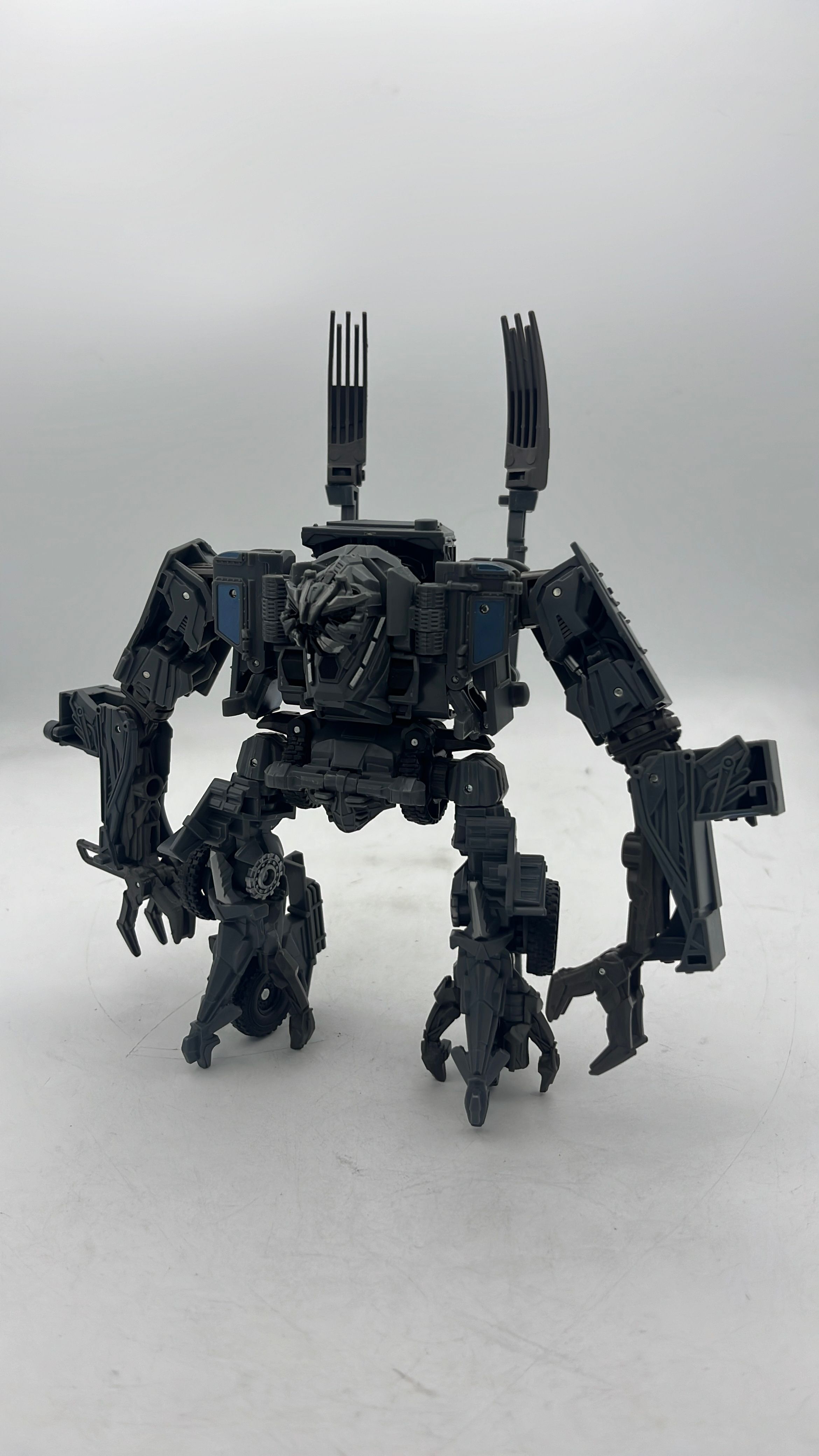 Hasbro Transformers Studio Series Nest Bonecrusher Figure 2023 (used)