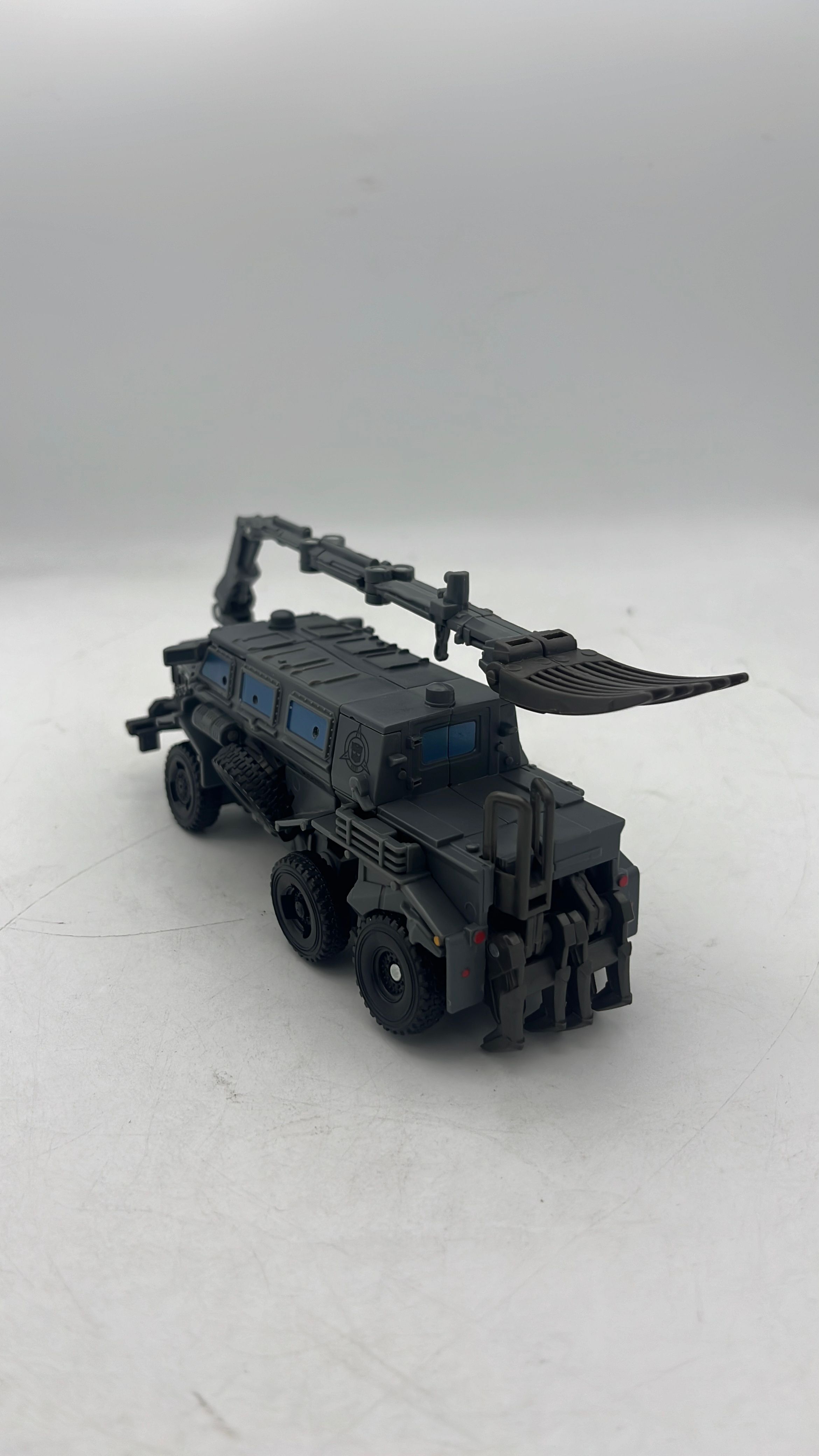 Hasbro Transformers Studio Series Nest Bonecrusher Figure 2023 (used) view 3