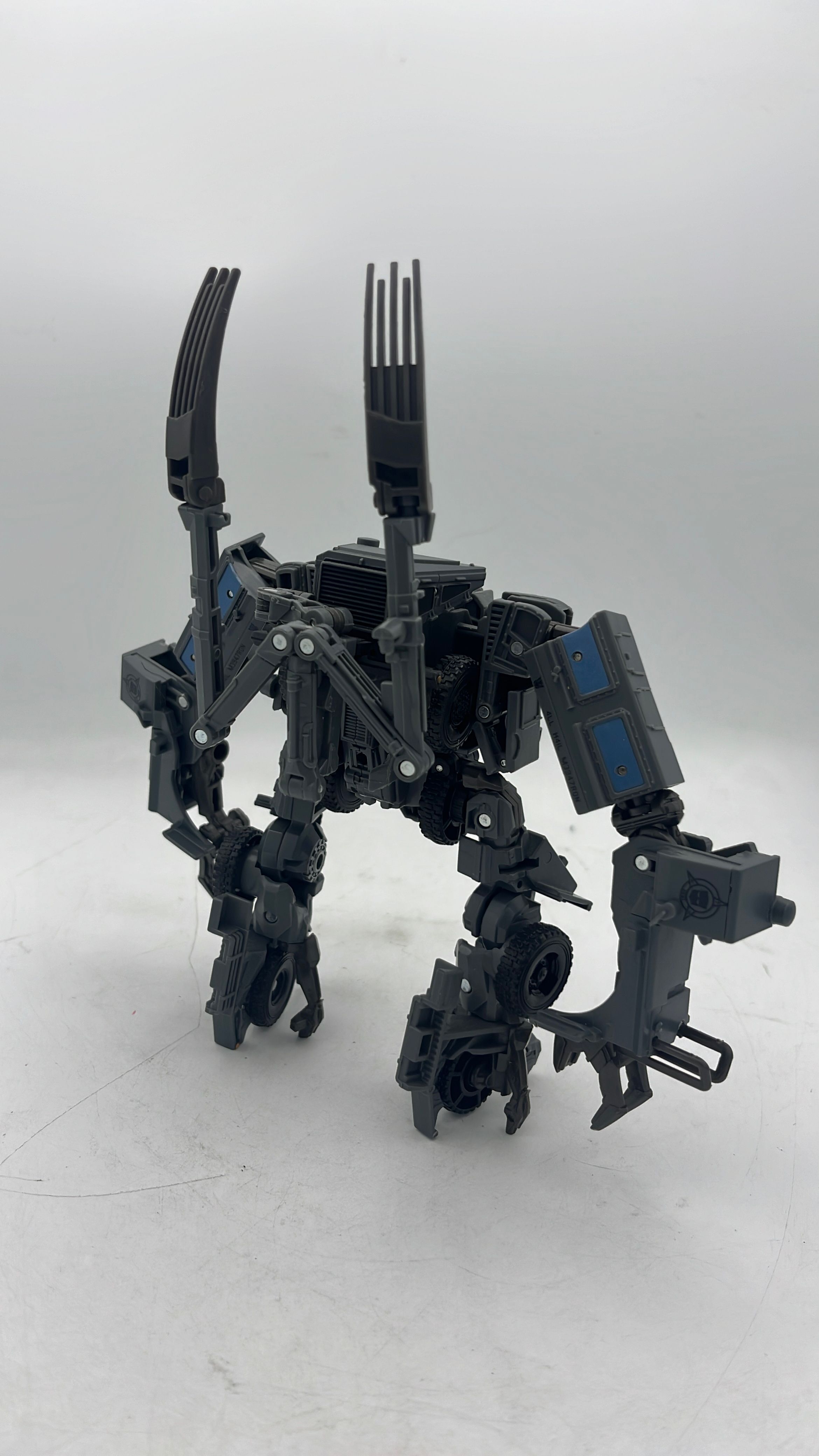 Hasbro Transformers Studio Series Nest Bonecrusher Figure 2023 (used) view 5