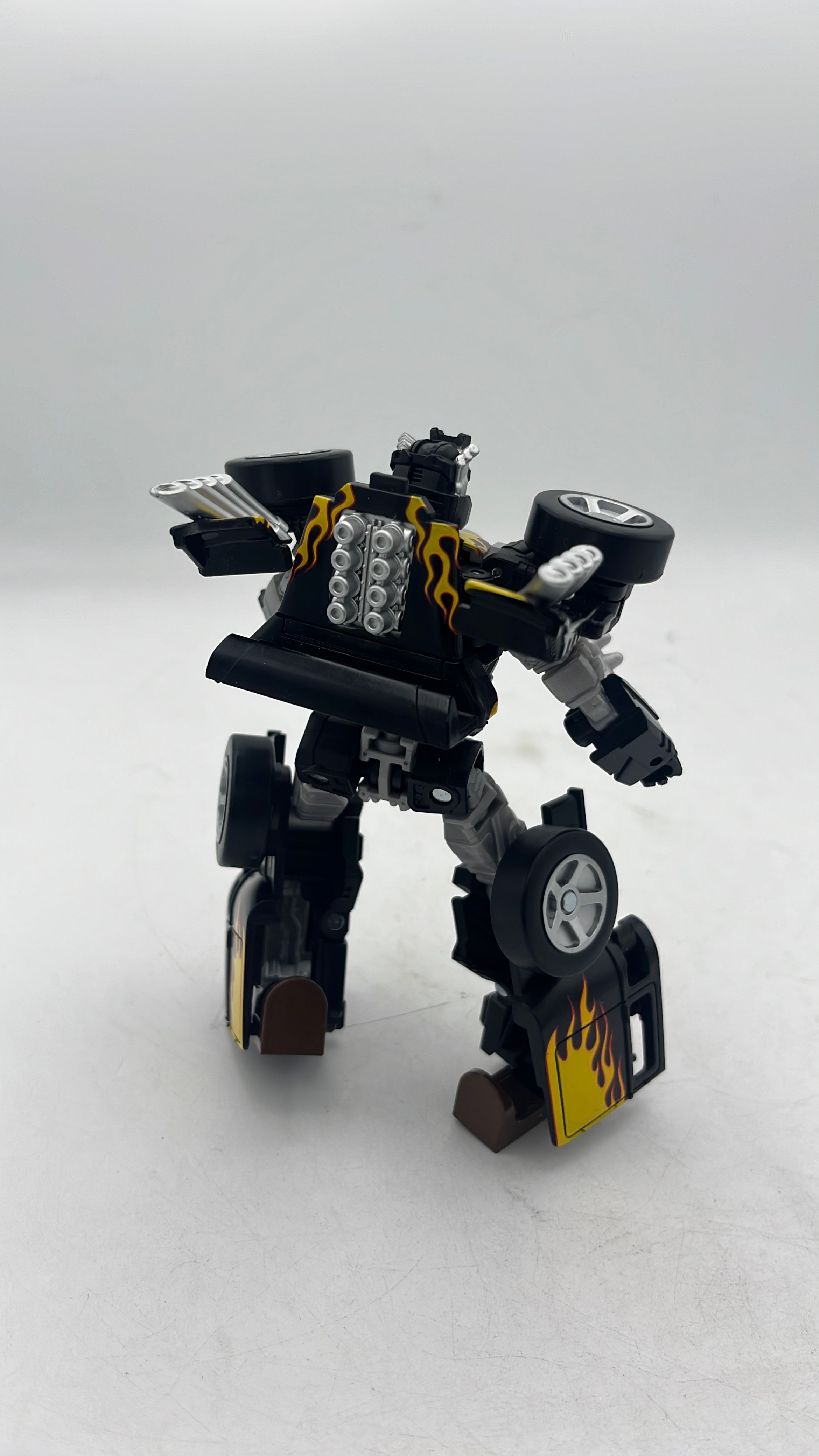 Hasbro Transformers x Hot Wheels Bone Shaker Figure 2025 (used) view 2