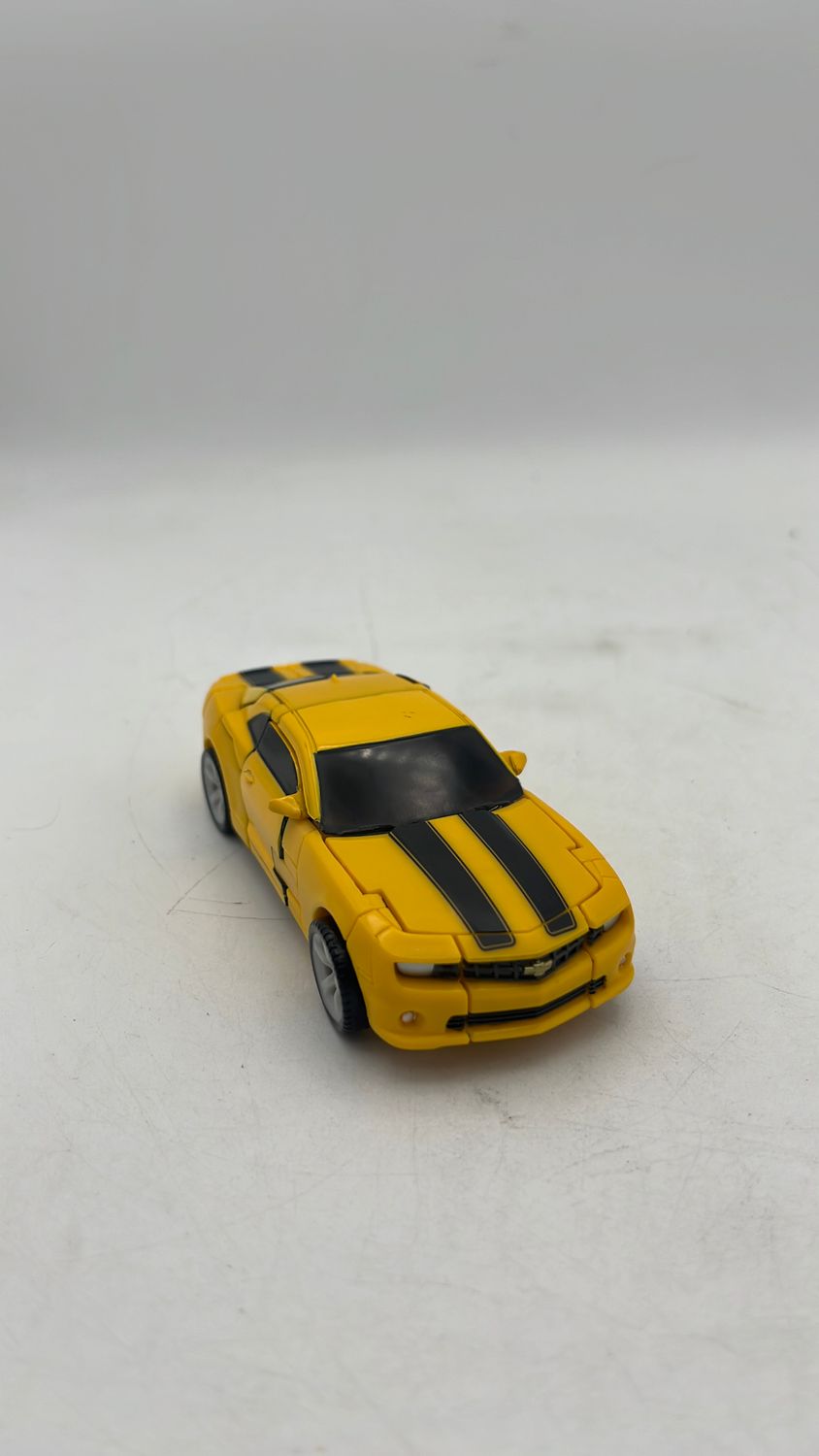 Hasbro Transformers Studio Series Bumblebee [15th Anniversary] Figure 2022 (used) Incomplete