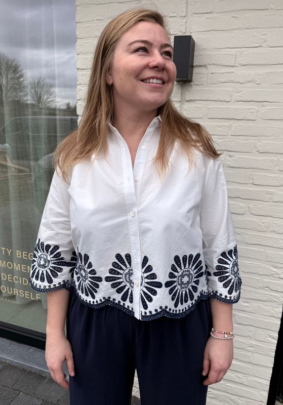 Witte Blouse Floral Detail