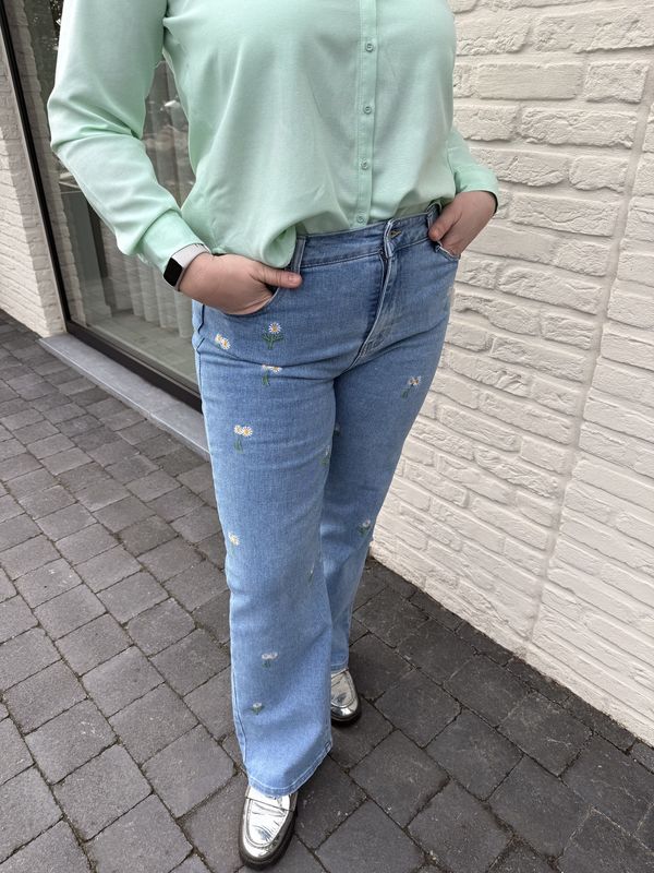 Blauwe Jean Geborduurde Bloemen