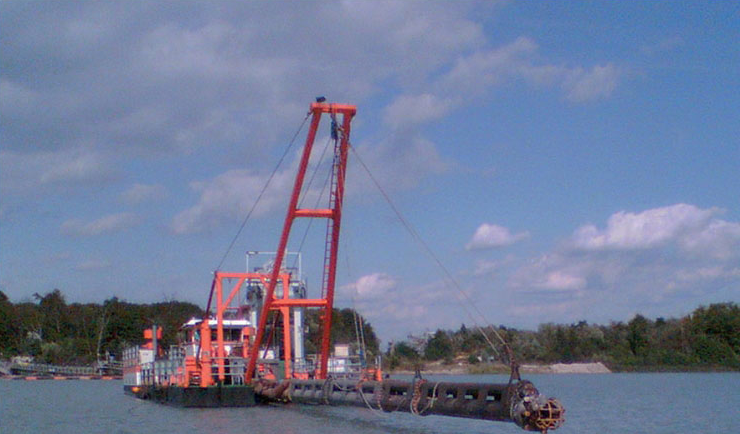 UD404: 180-ft Deep-Digging 16″ Bagema-Idreco Dredge