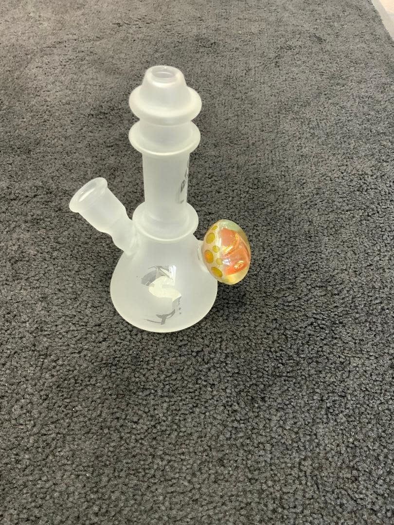 Kevin Beecher Mandalorian Frosted UV Waterpipe