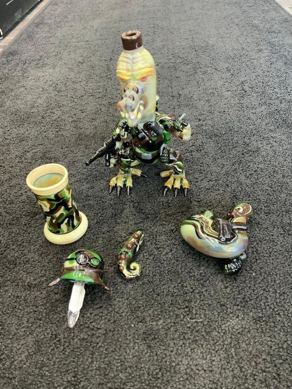 Aaron U Glass Combat Gator Set