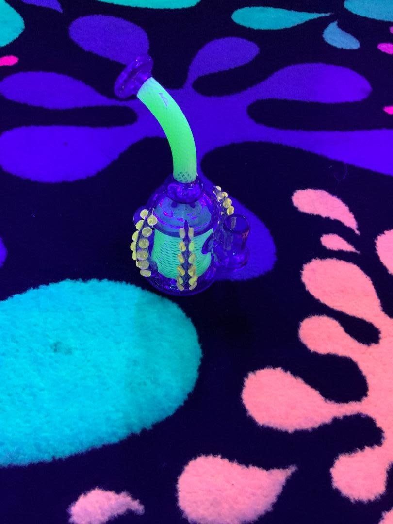 Kevin Beecher Gnarley Harley Dichro UV Tentacle Waterpipe