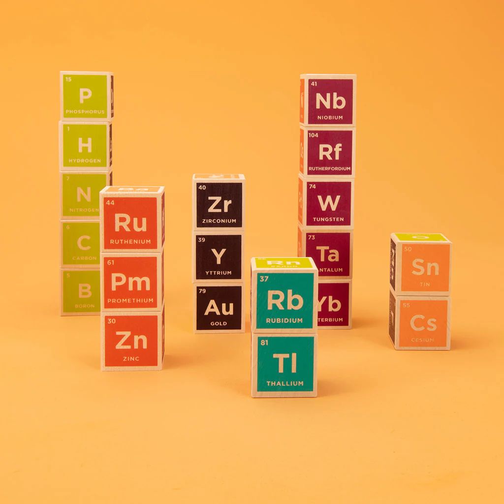 TABLEAU PÉRIODIQUE - cubes ornés fait à la main à partir de tilleul durable