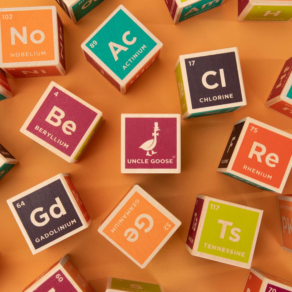 TABLEAU PÉRIODIQUE - cubes ornés fait à la main à partir de tilleul durable