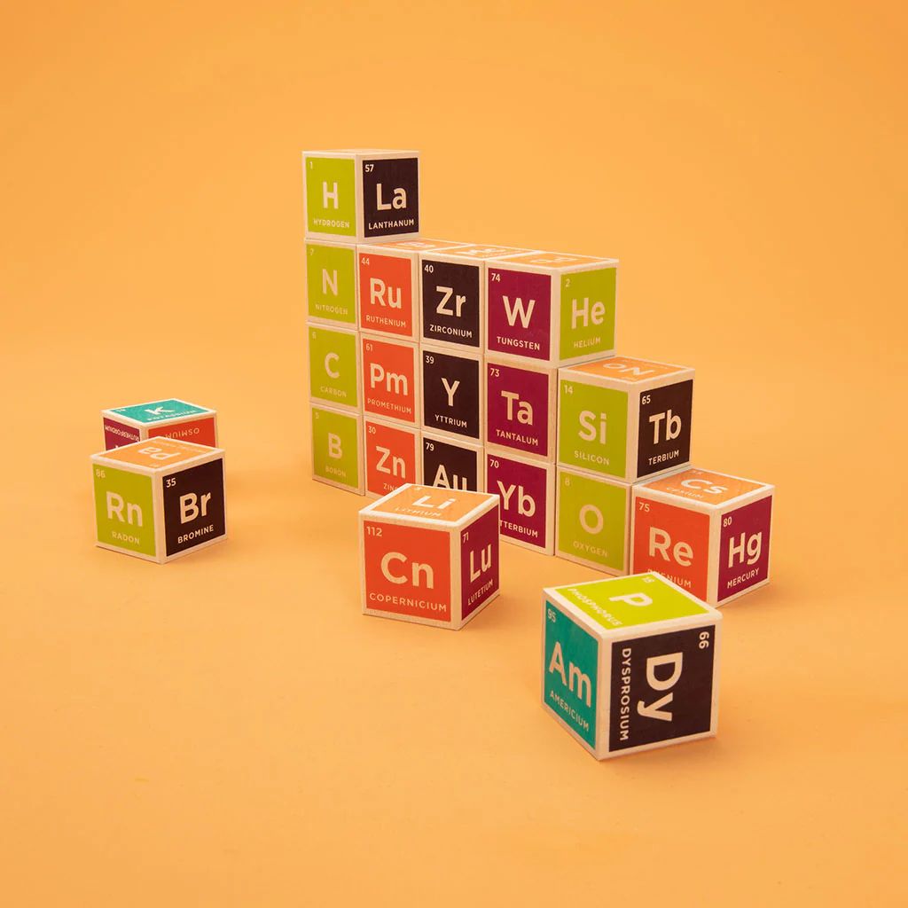 TABLEAU PÉRIODIQUE - cubes ornés fait à la main à partir de tilleul durable