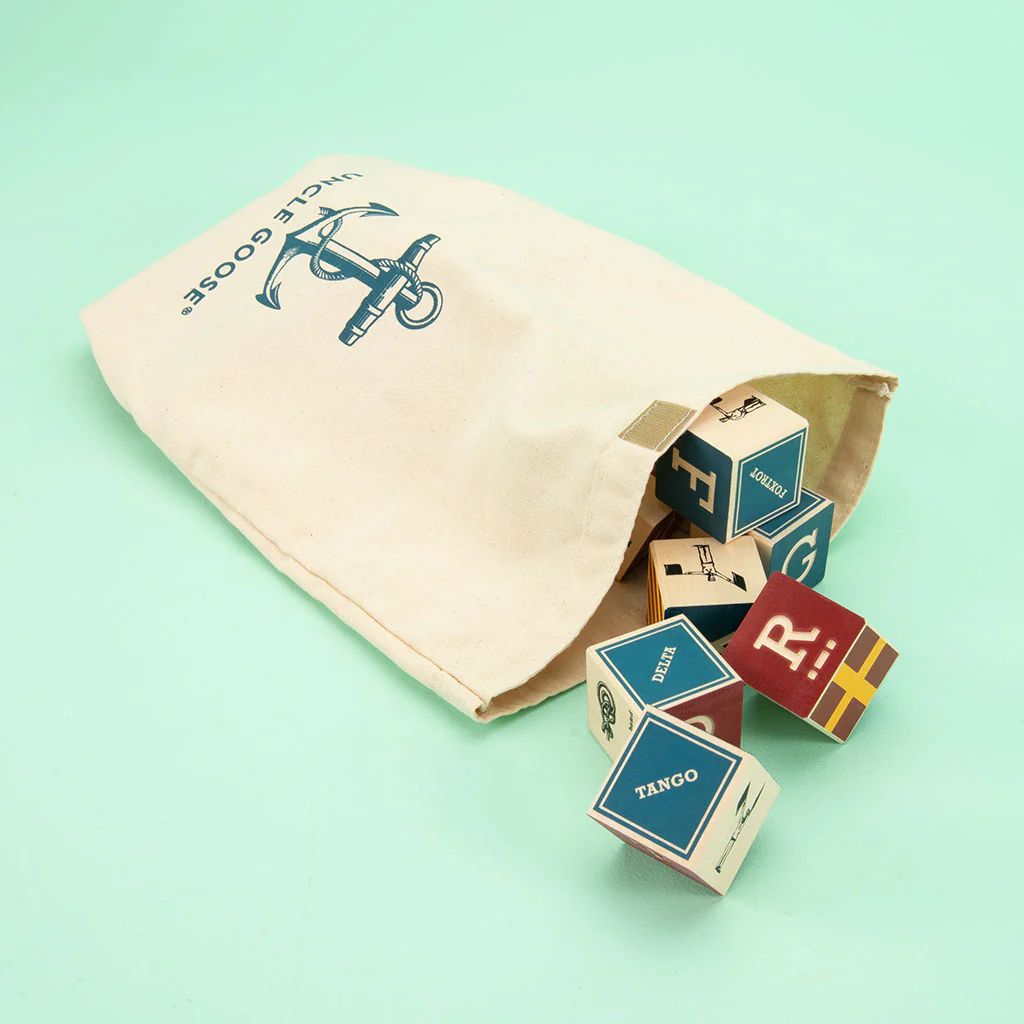 CUBES  NAUTIQUES avec sémaphores, phonétiques OTAN, codes Morse, noeuds, drapeau de signalisation