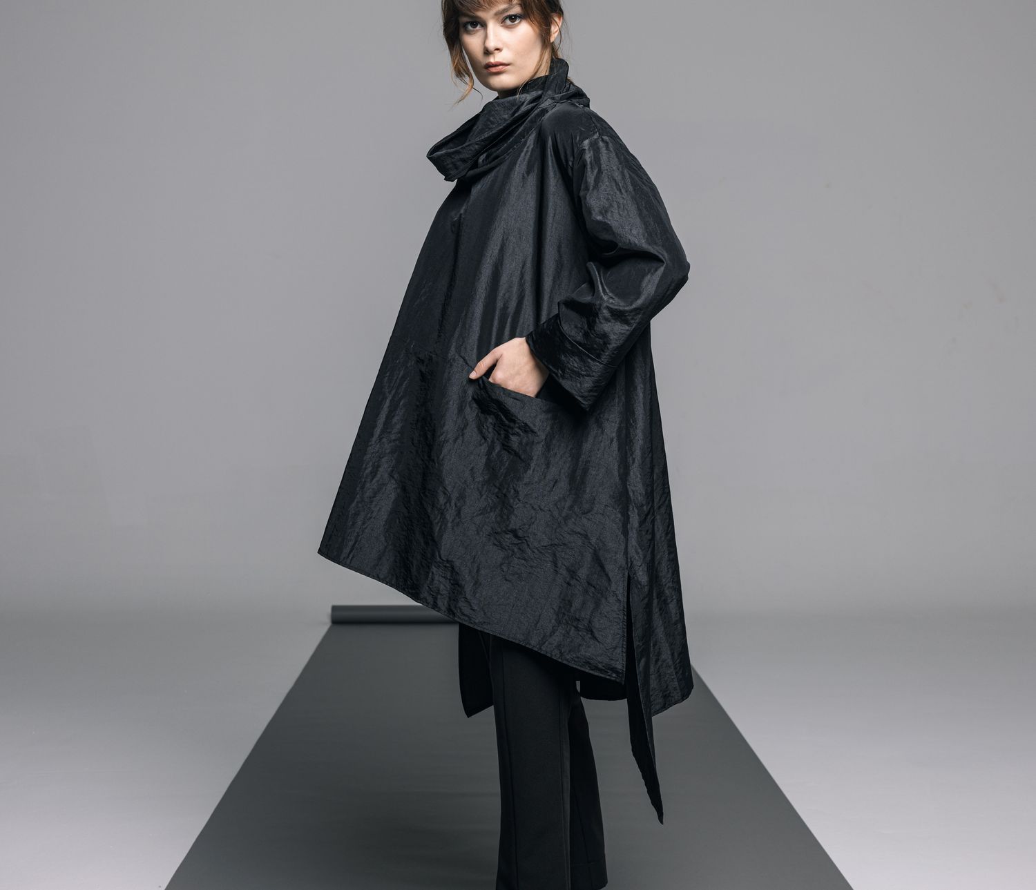 Tunique fendue IGOR en noir (Croate)