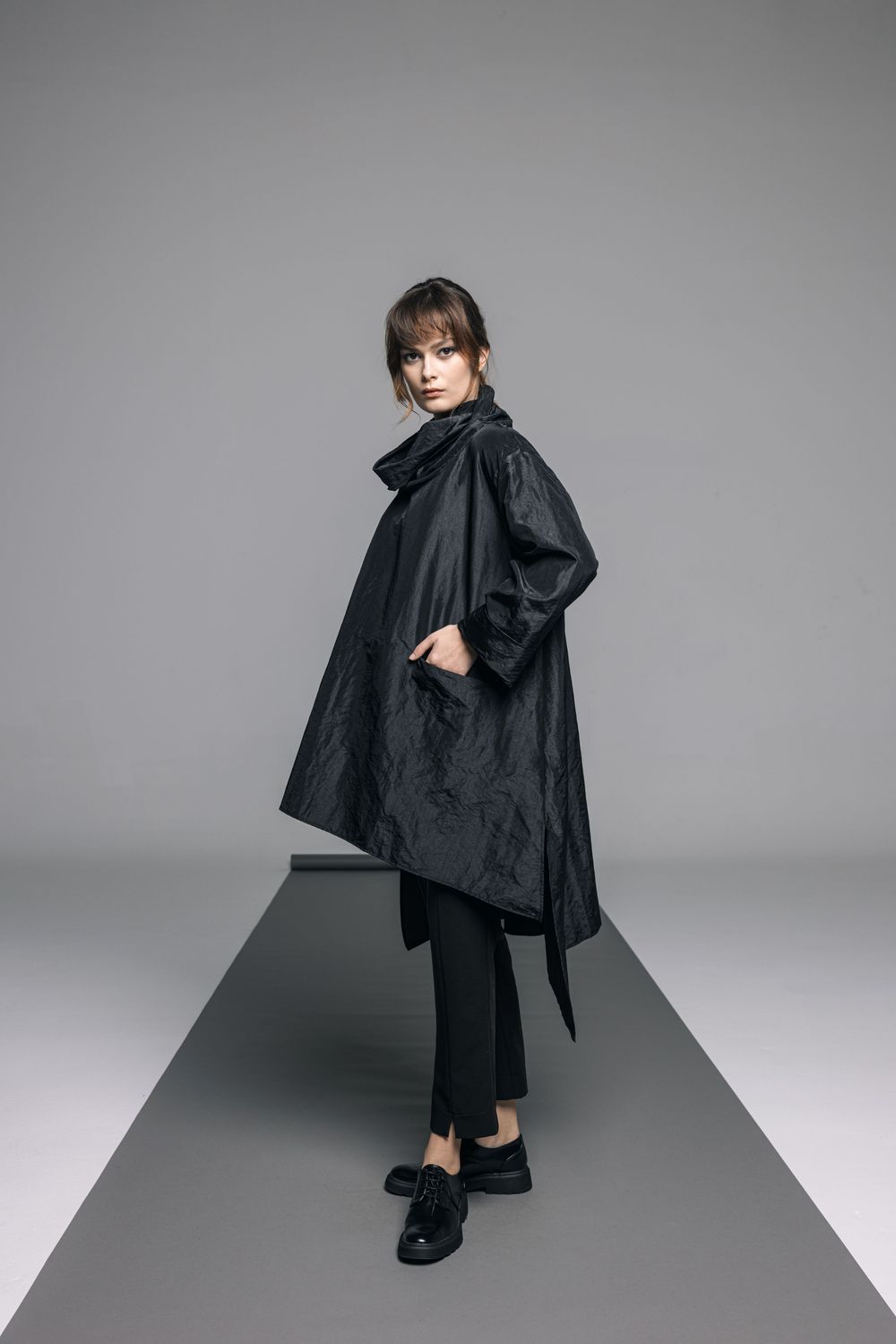 Tunique fendue IGOR en noir (Croate)