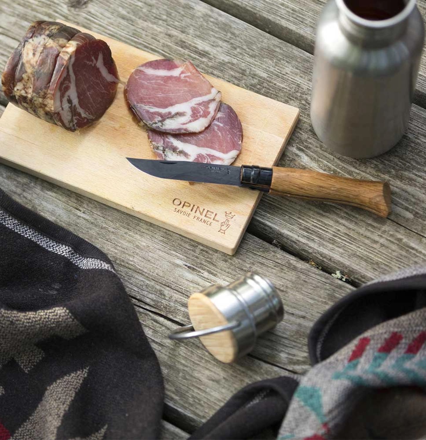 Opinel #8 Édition Manche Chêne lame en acier noire