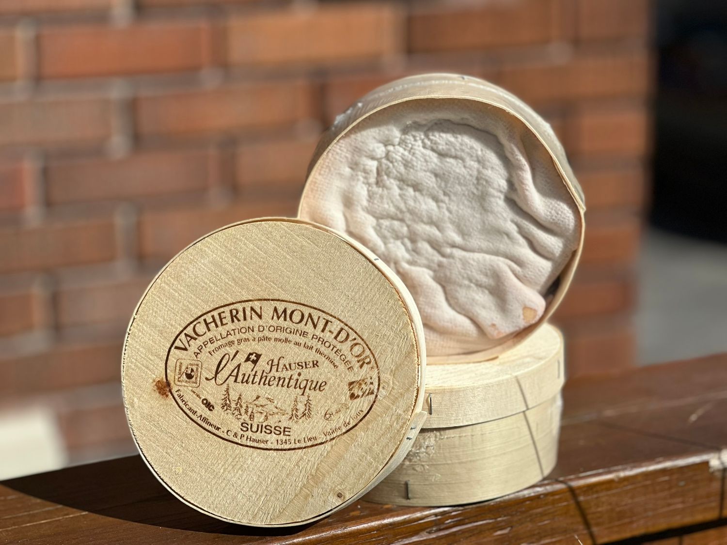***DÉPÔT DE RÉSERVE *** SUR Meule entière de Vacherin Mont-d’or  de Noël
