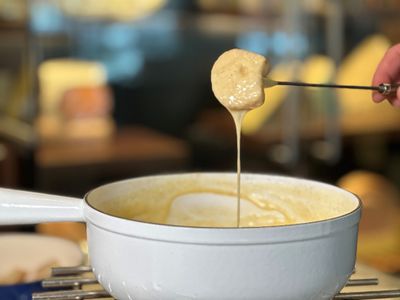 Fondue de fromage à deux (assemblage de 3 pays : Qc, Suisse, All)