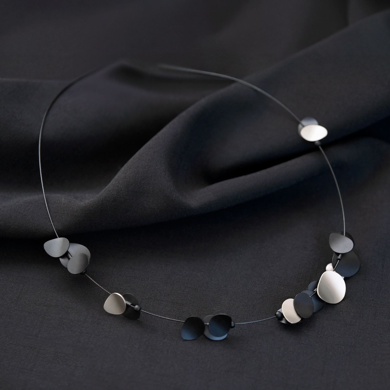 Collier Floras - Noir &amp; Or satin (Cda)