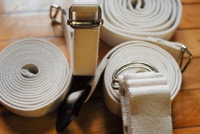 Sangle de YOGA non-teinte avec boucle rectangulaire en métal (10’x1″)