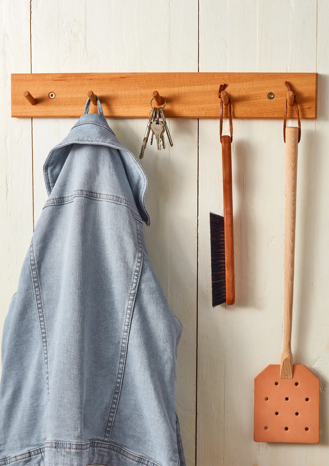 Tapette à mouches en cuir et en hêtre 51 cm (All)