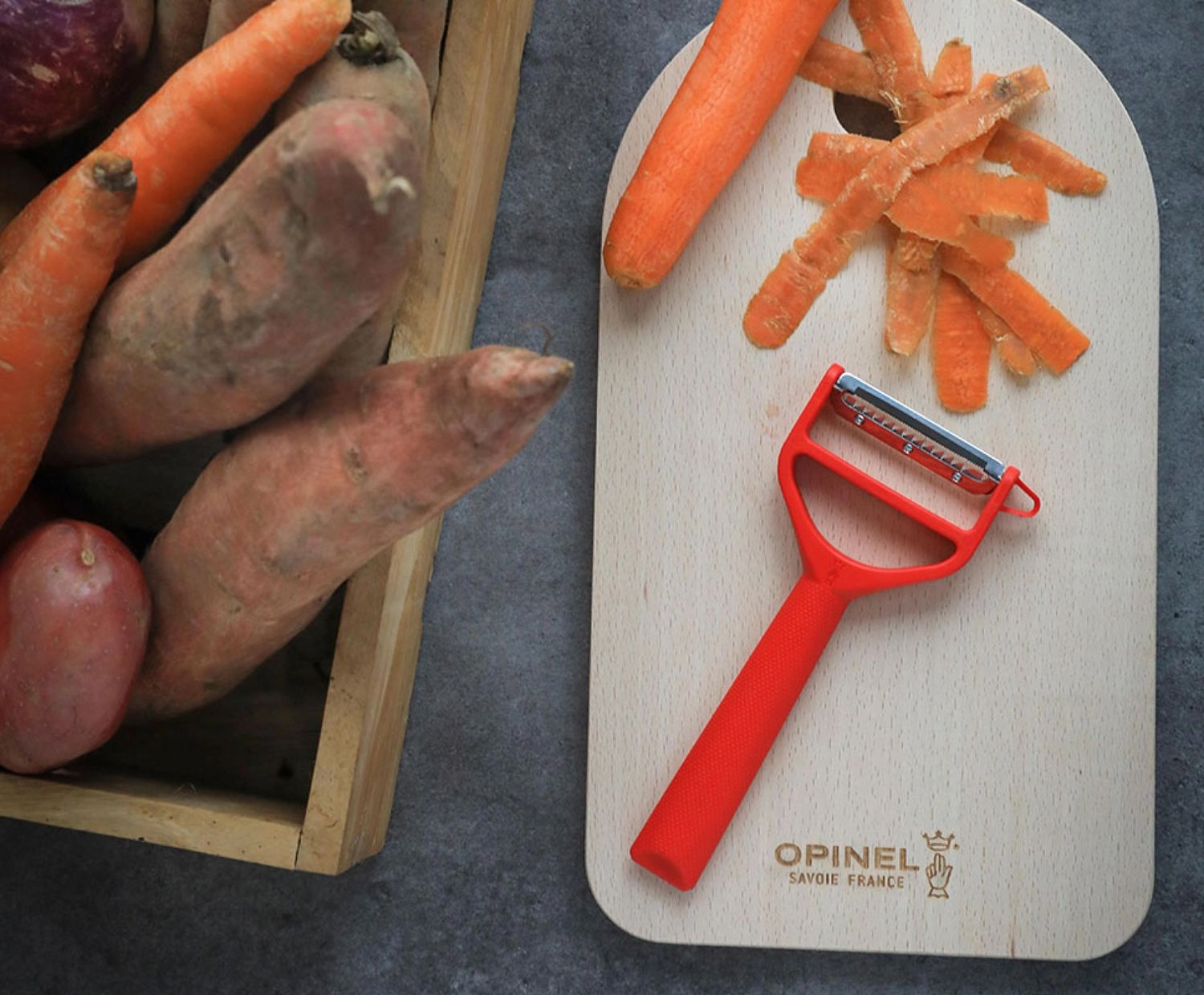 Eplucheur T DUO bois et rouge pour droitiers + gauchers
