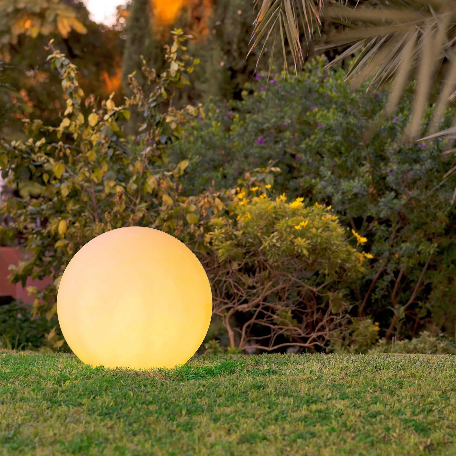 Lampe extérieure flottante à recharge solaire (Espagne)