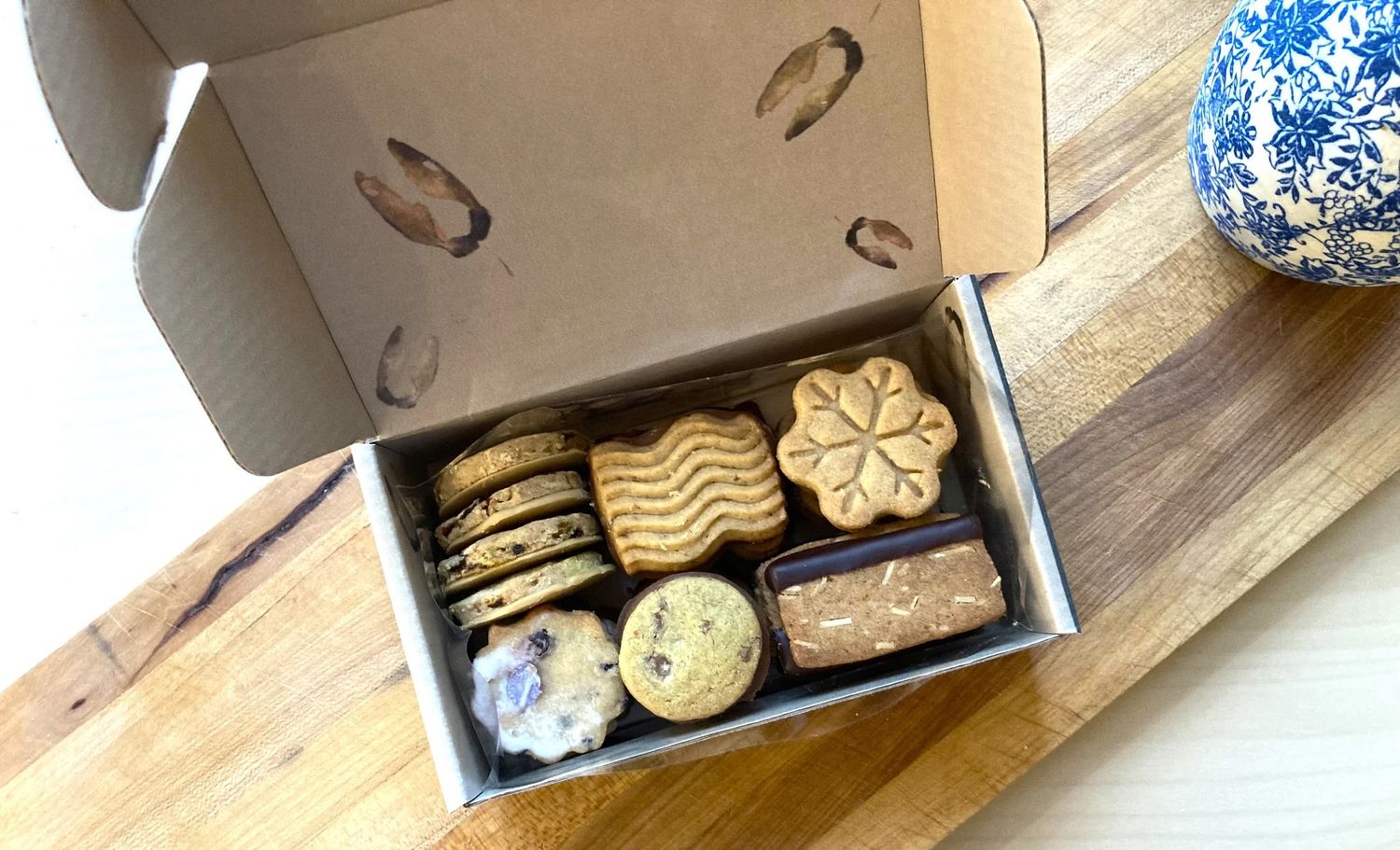 Boîte de biscuits des Fêtes de Cabane sur le Roc (Qc)