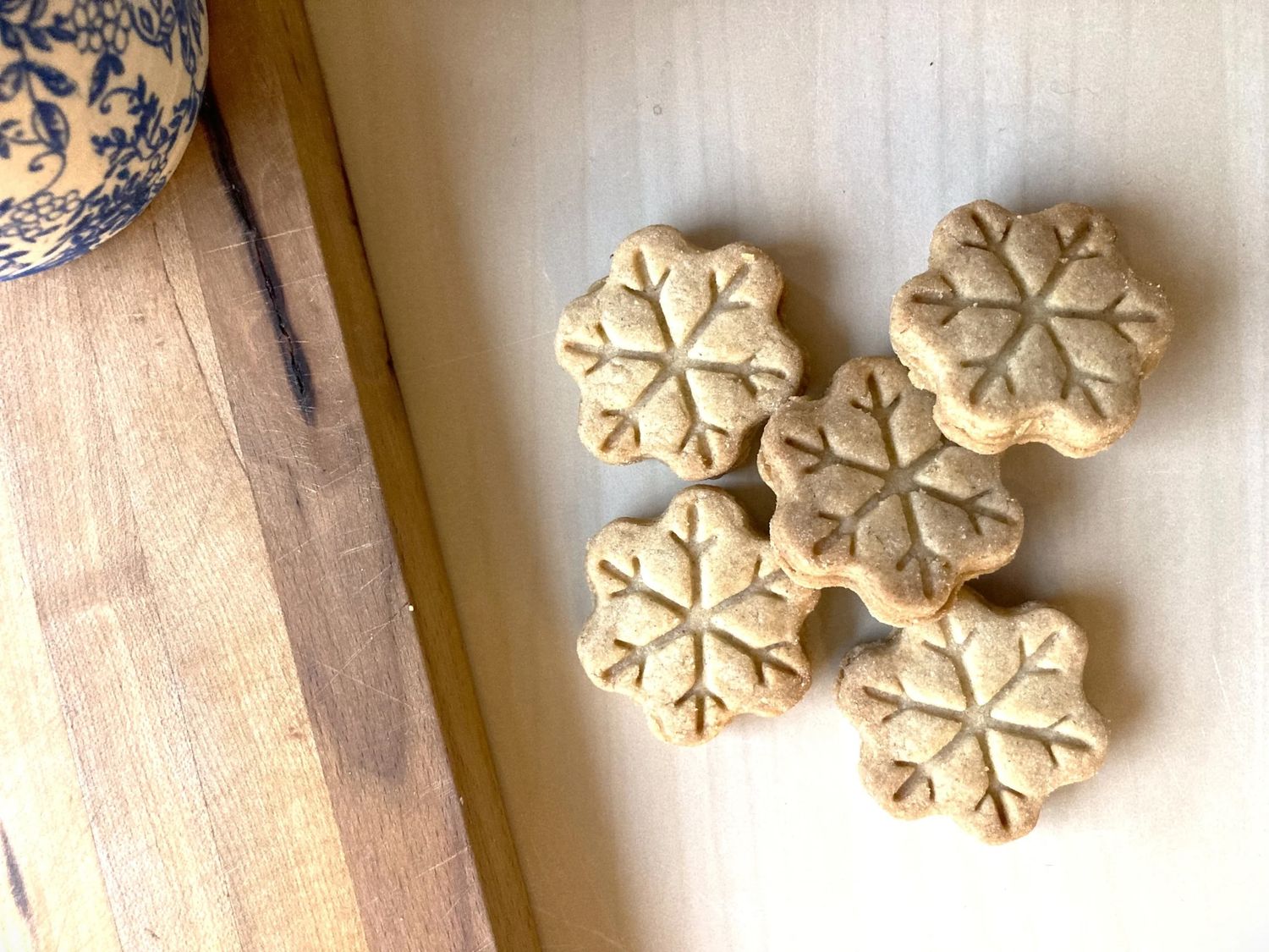 Boîte de biscuits des Fêtes de Cabane sur le Roc (Qc)