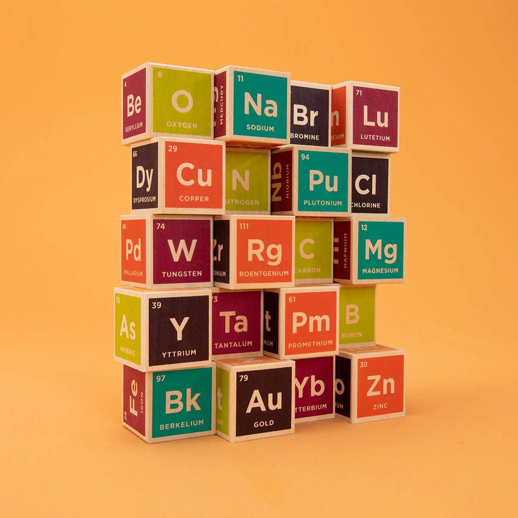TABLEAU PÉRIODIQUE - cubes ornés fait à la main à partir de tilleul durable