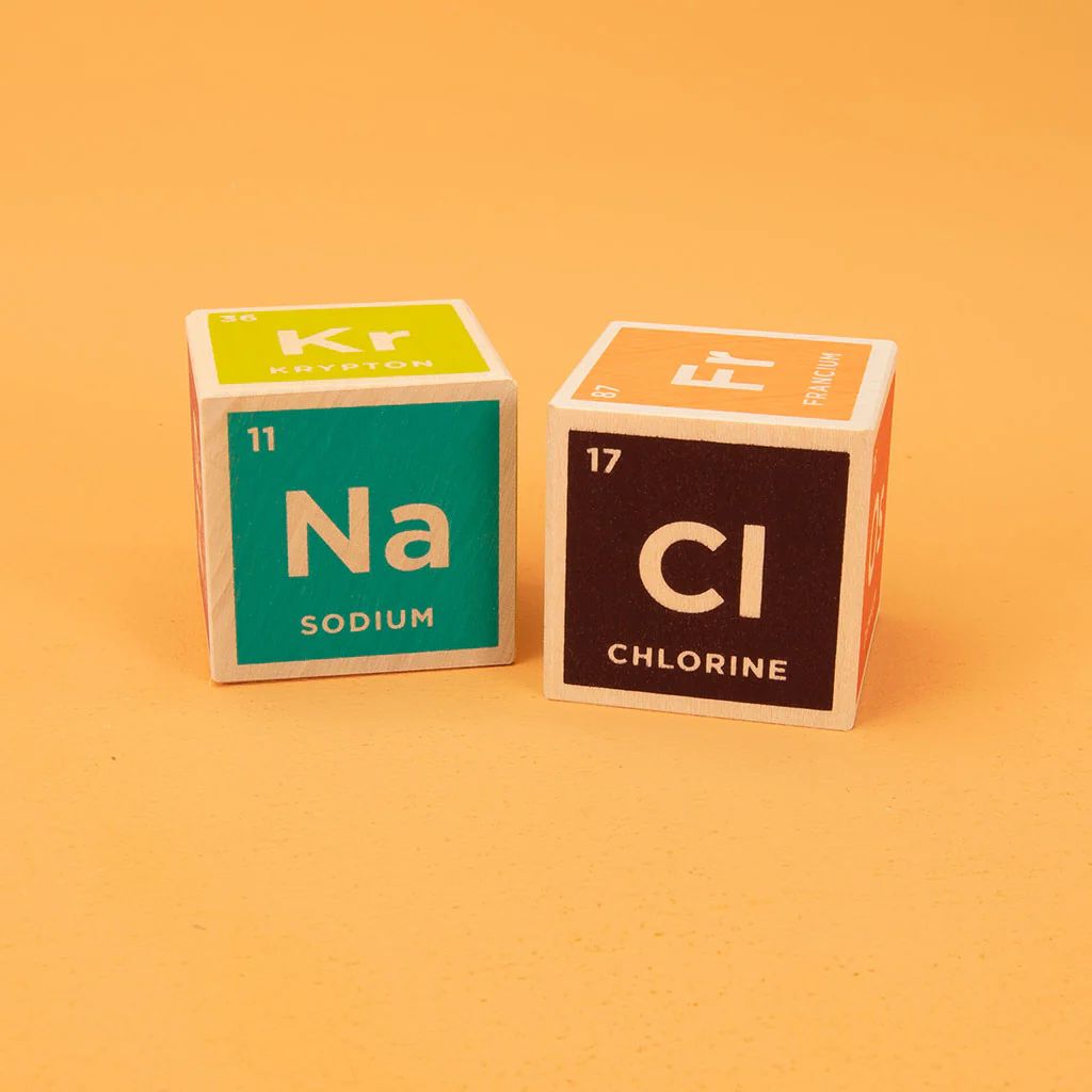 TABLEAU PÉRIODIQUE - cubes ornés fait à la main à partir de tilleul durable