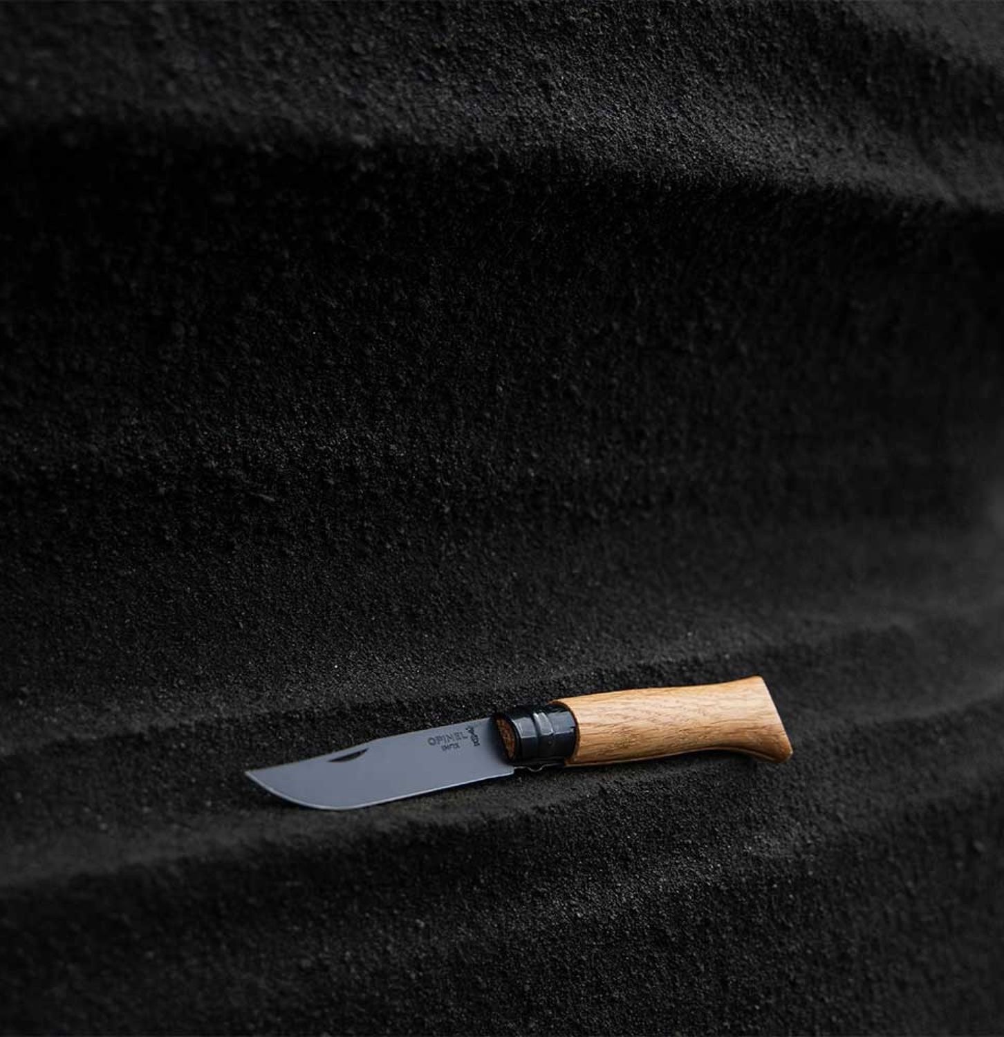 Opinel #8 Édition Manche Chêne lame en acier noire