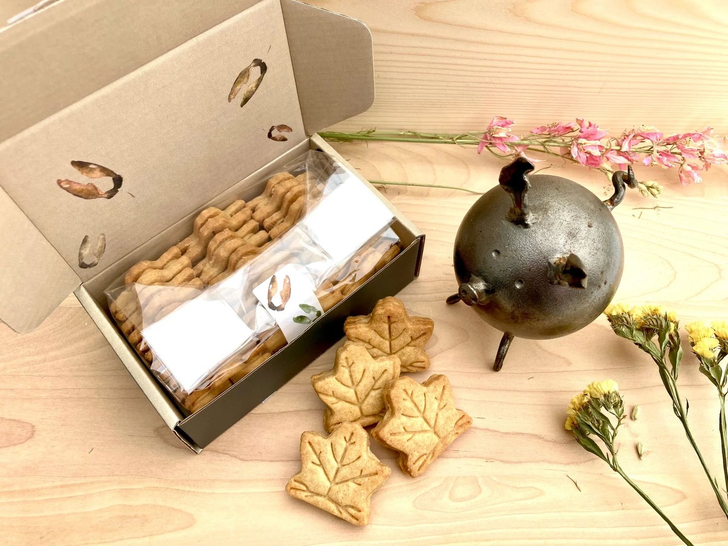 Boite de biscuits sablés en feuille d'érable (Cabane sur le Roc Qc)