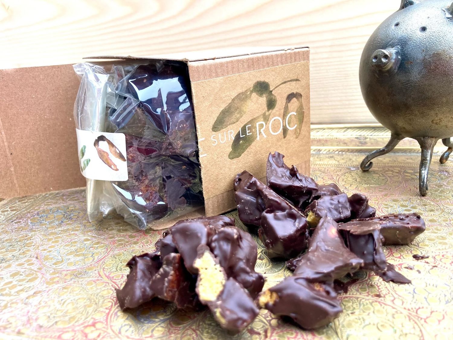 Éclats de tire éponge à l’érable enrobés de chocolat noir 70% - Cabane sur le Roc (Qc)