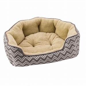 Spot Bed Chevron Scallop Red 31&quot;