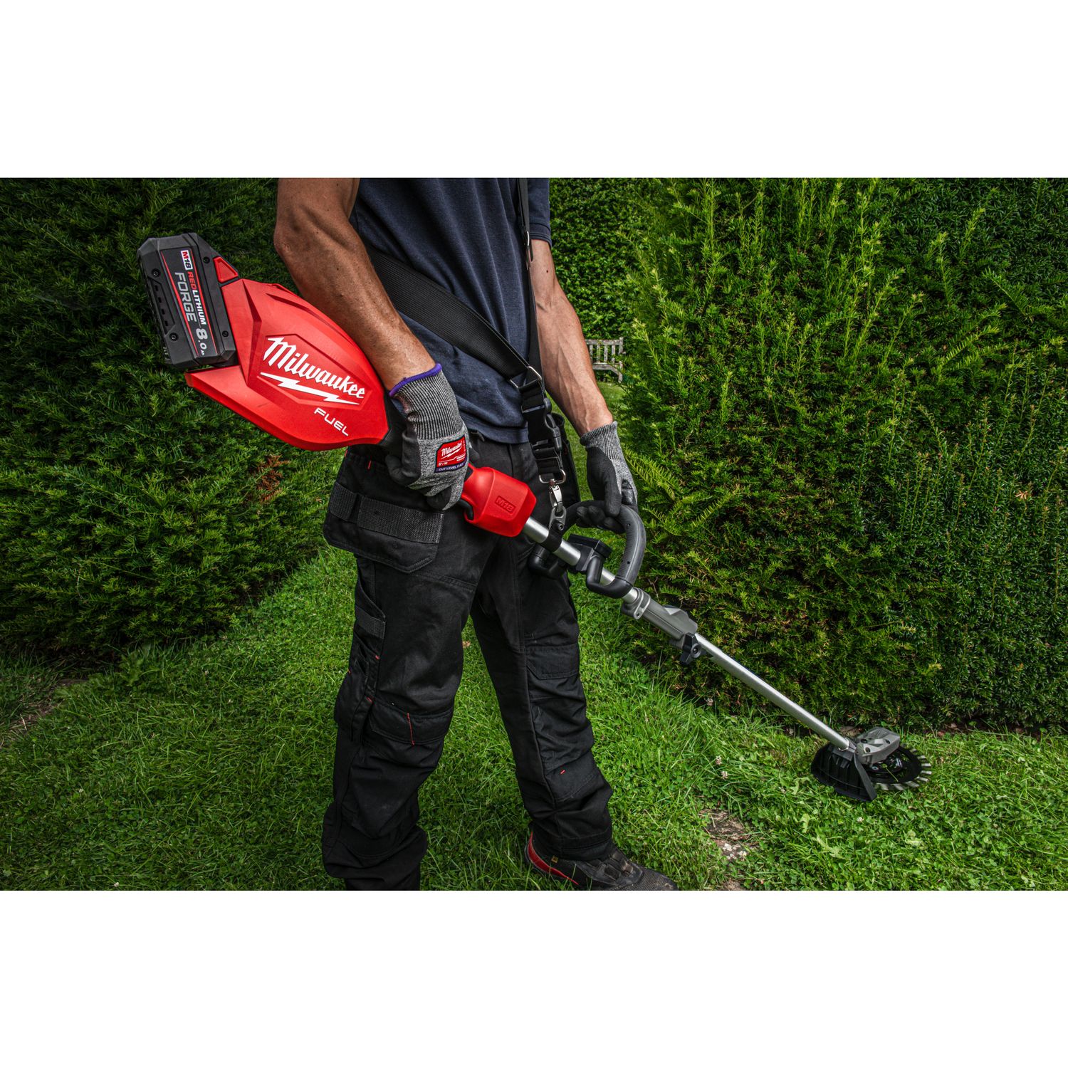 MILWAUKEE M18 FUEL™ Akku-Basiseinheit mit Rasentrimmer-Aufsatz M18FOPHLTKIT2-0