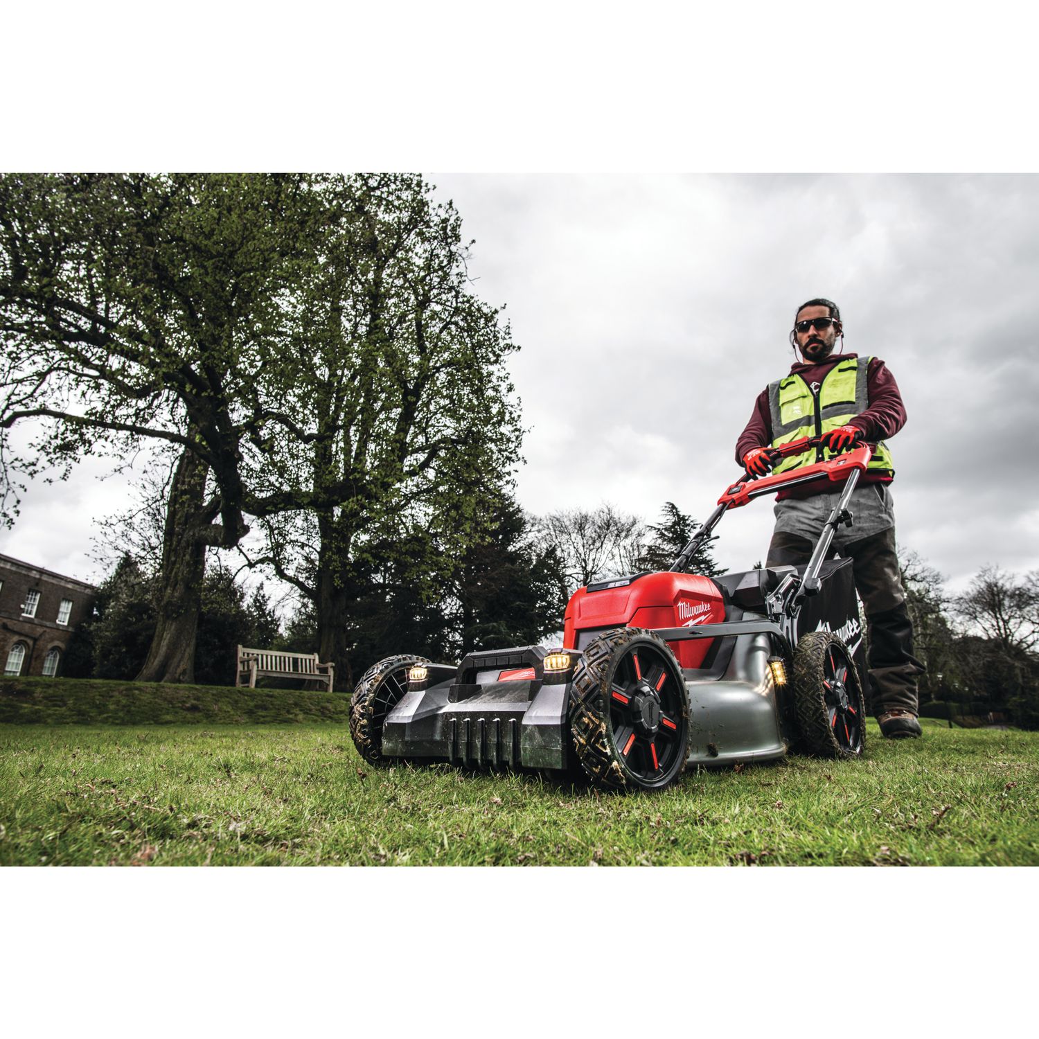 MILWAUKEE 	 M18 FUEL™ Akku-Rasenmäher 53 cm M18F2LM53-122