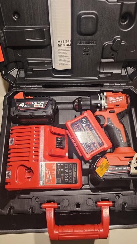 MILWAUKEE Akku-Schlagbohrschrauber-Set M18BLPDRC-422C+Bit Set 32tlg.