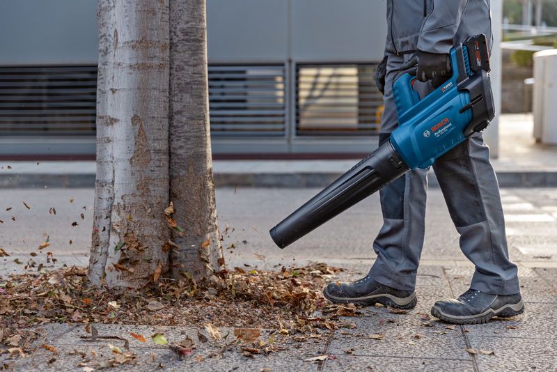 BOSCH Akku-Laubbläser GBL18V-800