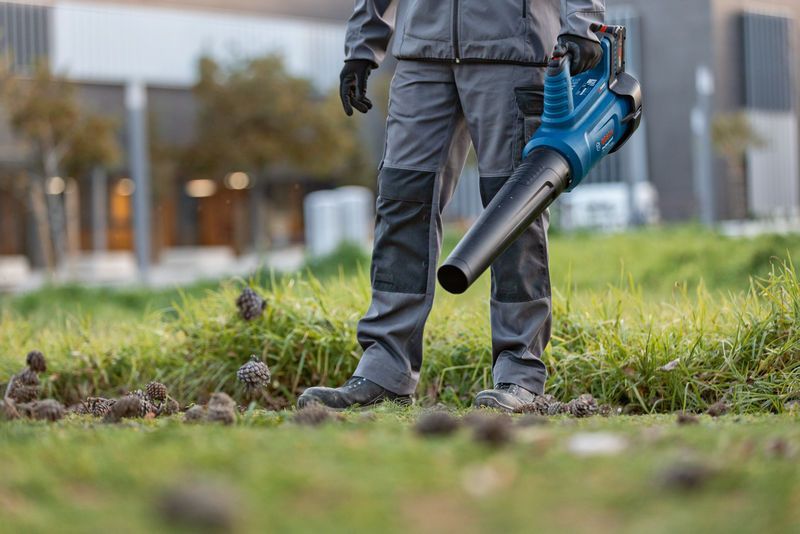 BOSCH Akku-Laubbläser GBL 18V-750