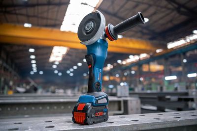 BOSCH Akku-Winkelschleifer BITURBO GWS 18V-15 PSC, L-BOXX